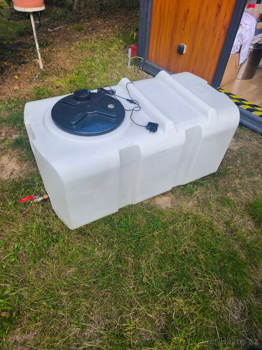 Nádrž na vodu 400l - 3