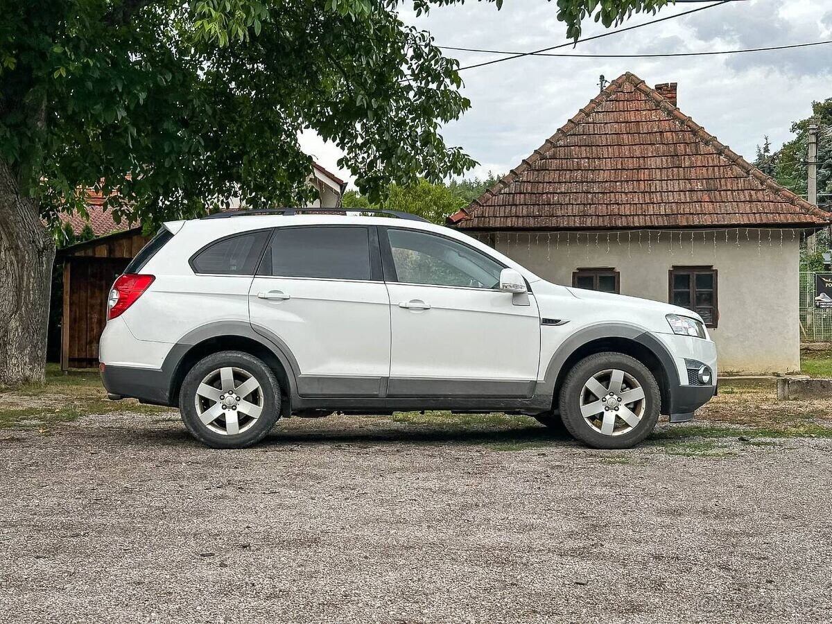 Chevrolet Captiva 2.2 D LS - 3