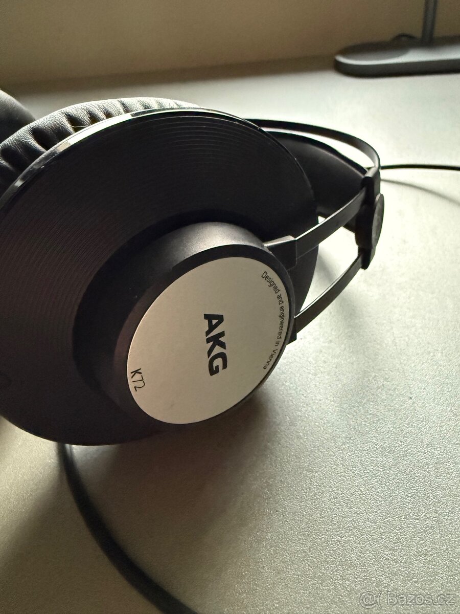 Sluchátka AKG K72 - 3