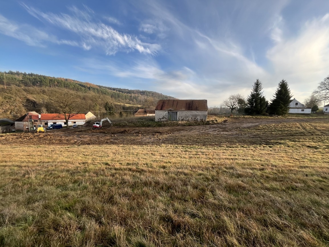 Stavební pozemek (1 091 m², Radnice - Svatá Barbora) - 3