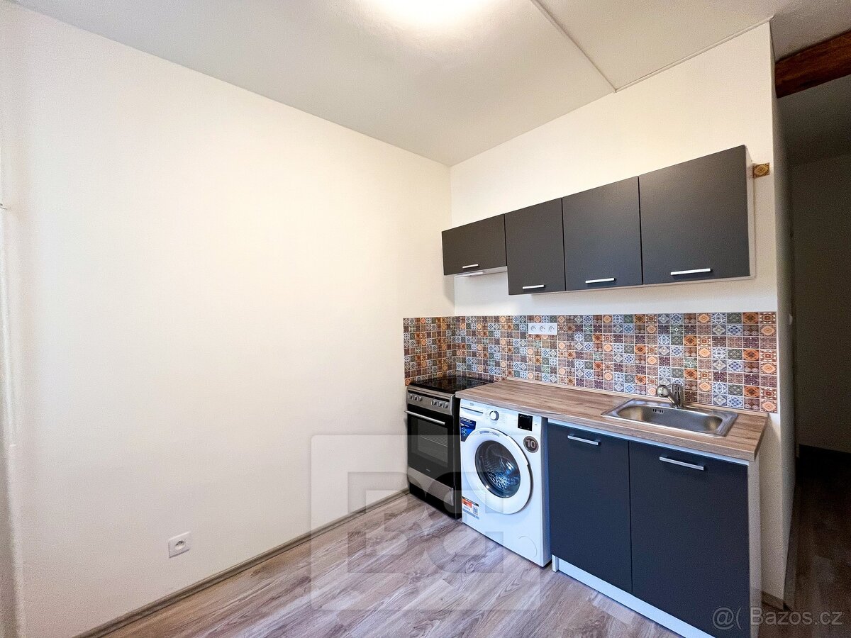 Krásný byt 2+1 po rekonstrukci v centru Karlových Var - 3