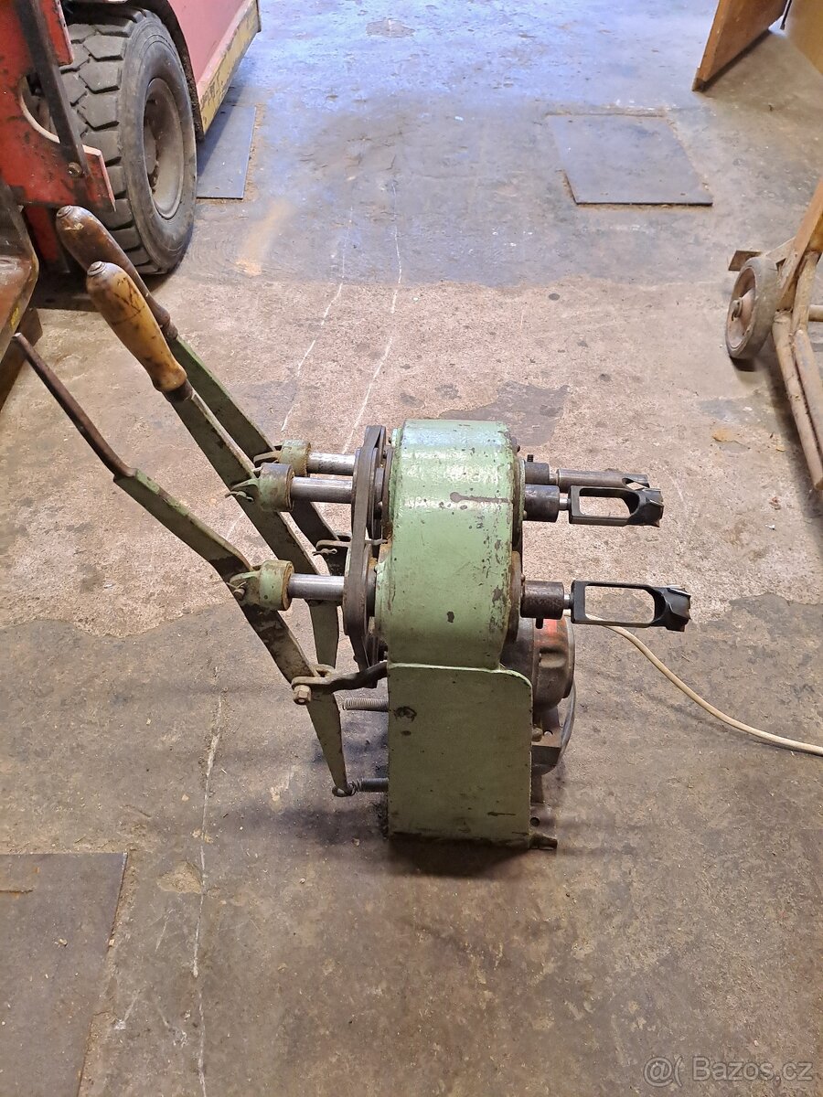 Třívřetenová sukovačka s čelistí 35 mm - 3