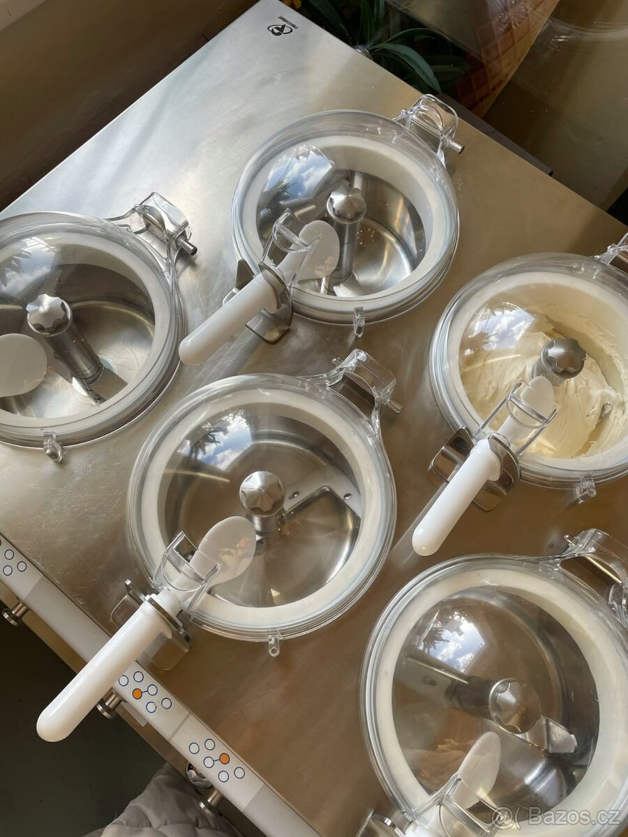 Profesionální zmrzlinový stroj - 3