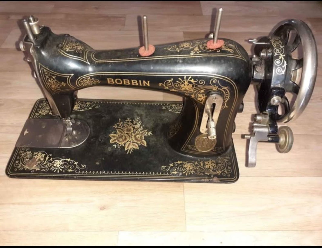 Starožitný šicí stroj Bobbi - 3