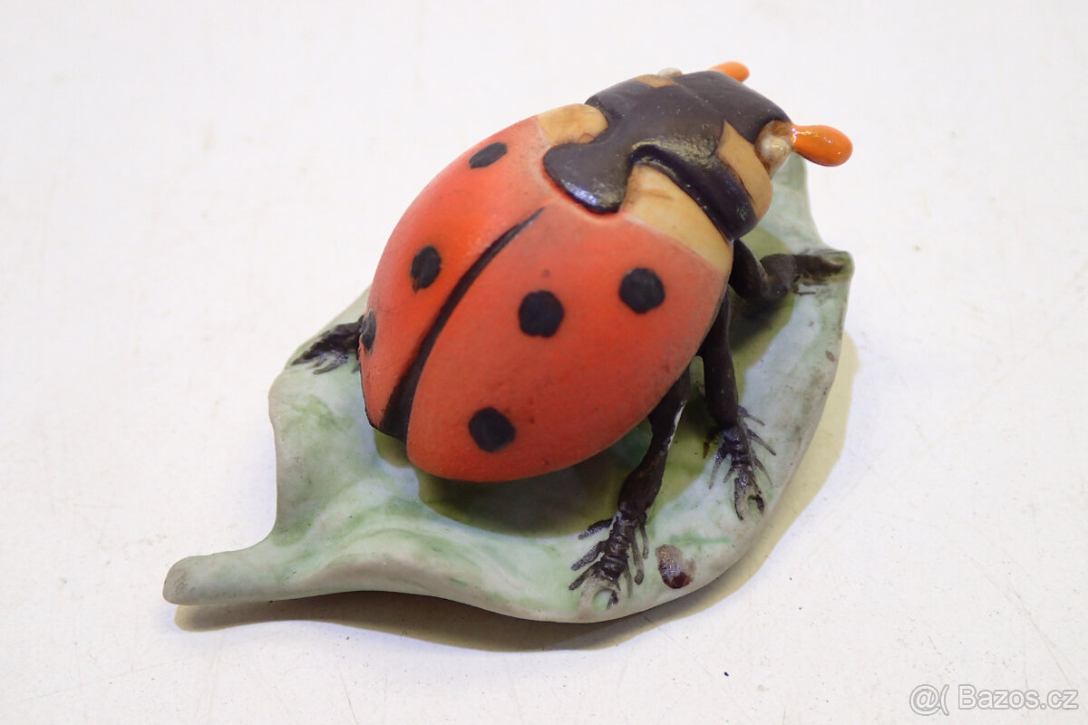 Beruška na listu - Royal Dux - 3