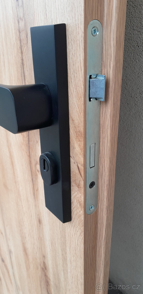 VCHODOVÉ DVEŘE 80,PRAVÉ VÍŠKA 195 CM KOMPLET VIZ. FOTO - 3