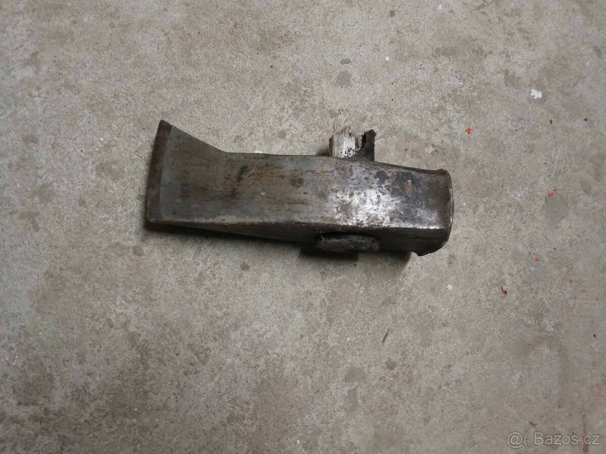 ŠTÍPACÍ SEKERA - 3