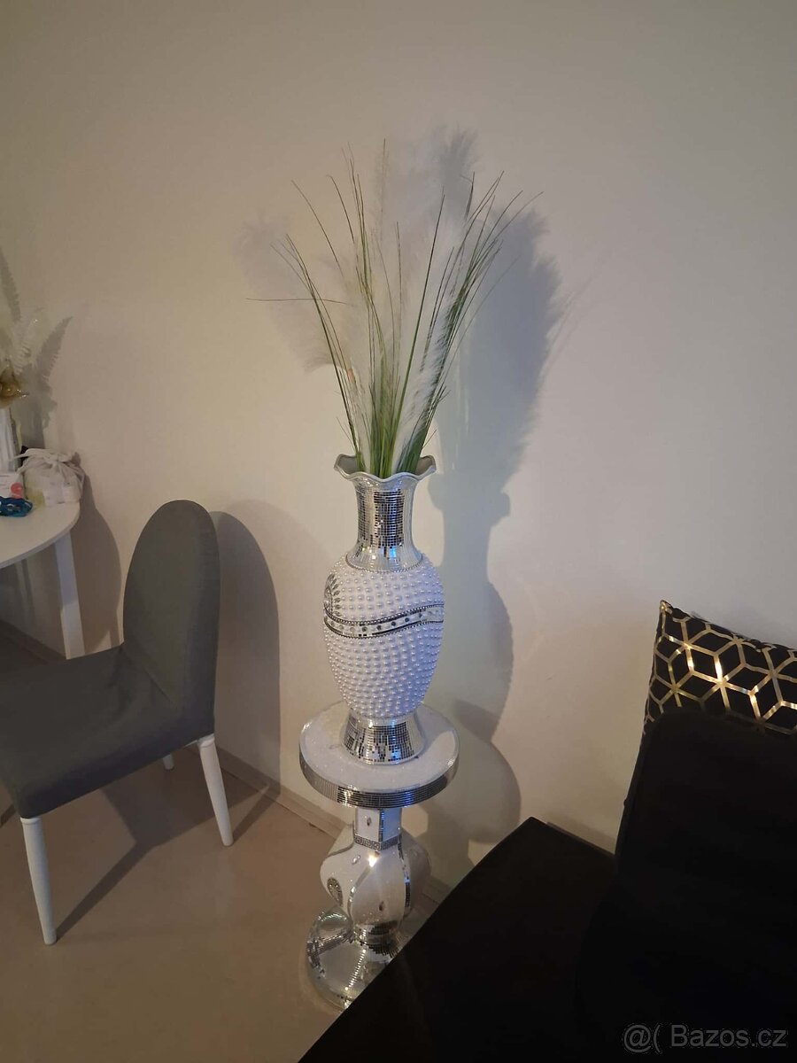 Nabízím Vazu +podstavec +koberec - 3