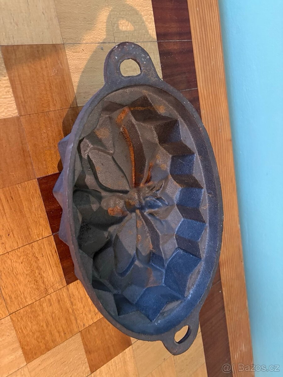 Stará bábovka včela - 3