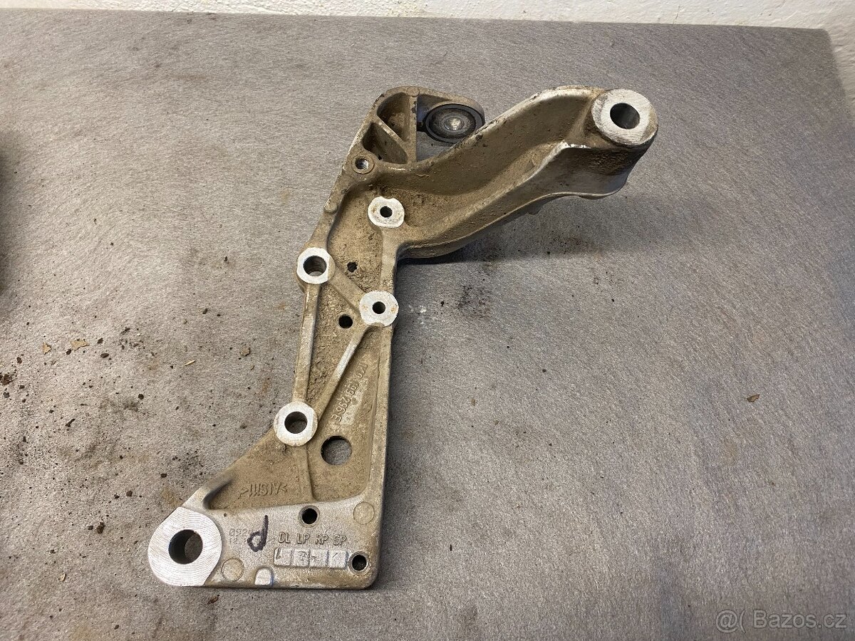 VW GOLF 5 2003-2008 - KONZOLE PŘEDNÍCH RAMEN - 3