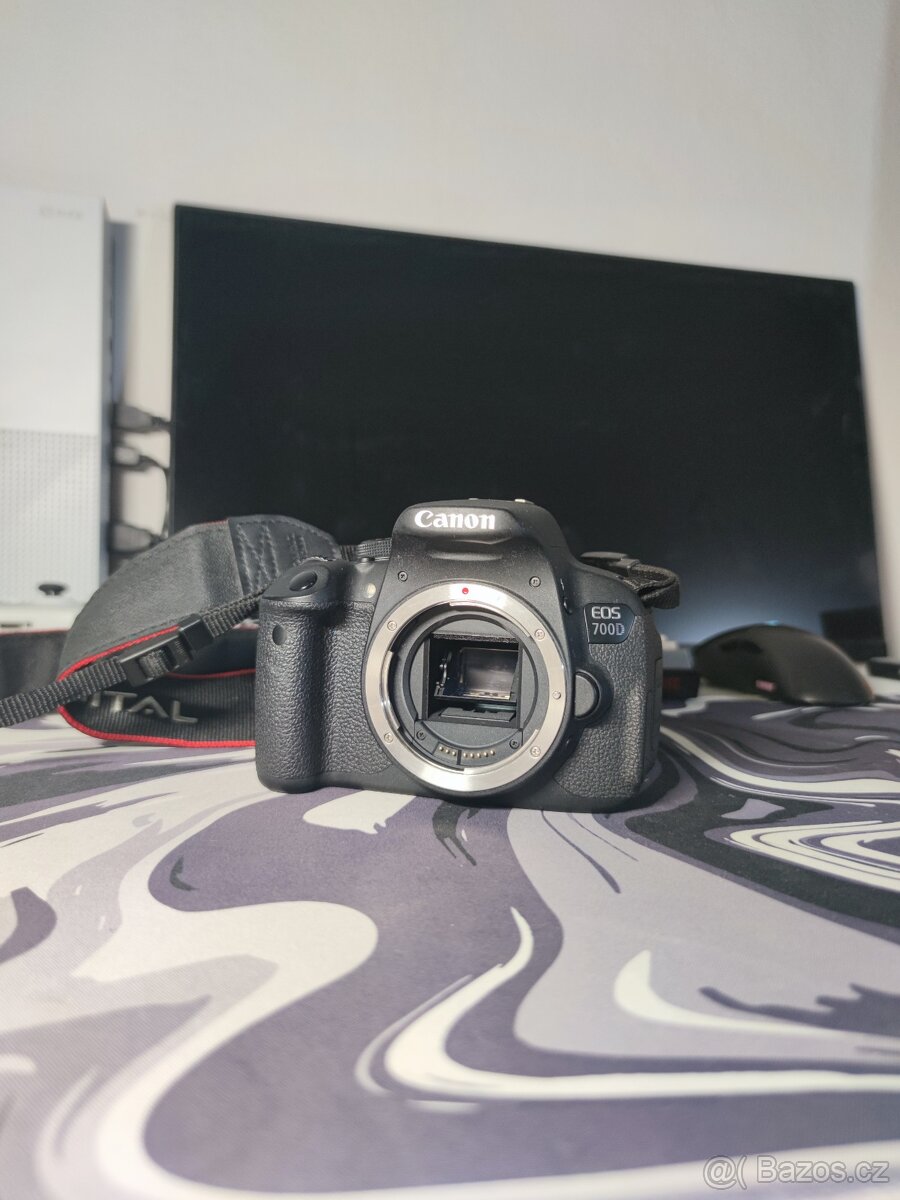 Canon EOS 700D + 2 objektivy + příslušenství - 3