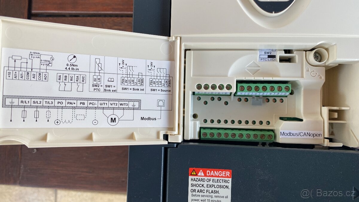 frekvenční měnič SCHNEIDER ATV71HU30N4 + LCD terminál - 3