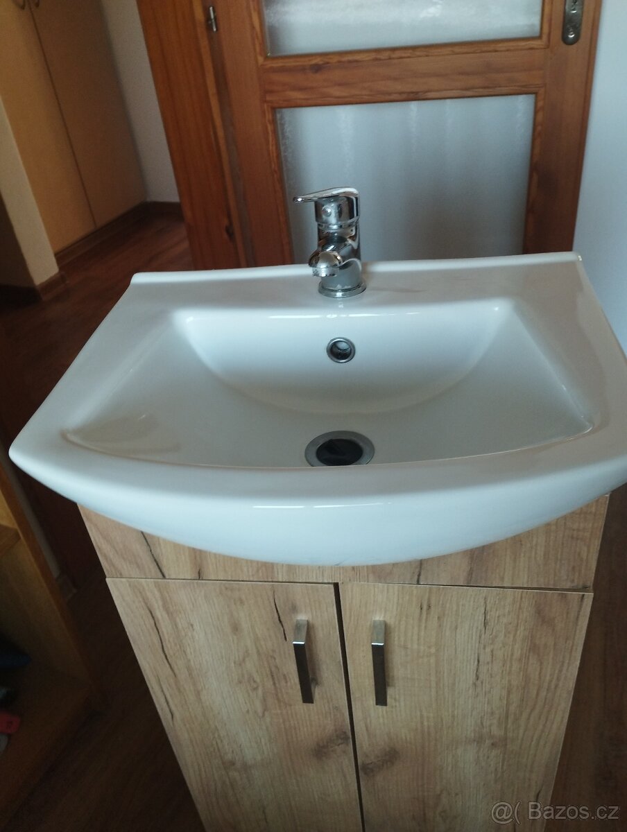Skříňka s umyvadlem - 3