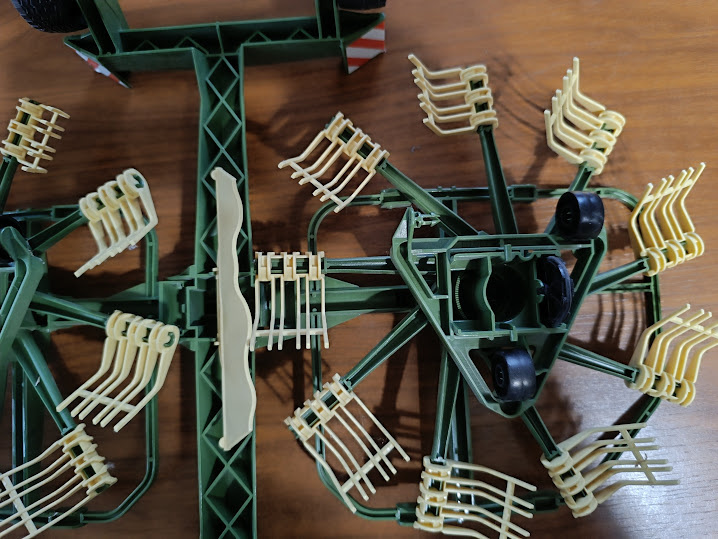 Bruder 2216 Obraceč sena Krone - 3