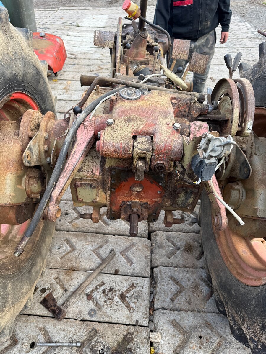 Prodám kompletní zadek zetor 6911 s pedály - 3