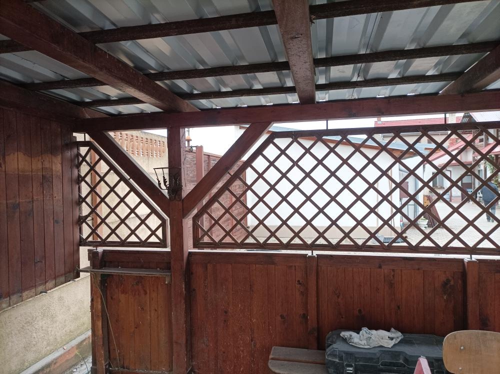 Starší dřevěná pergola - 3