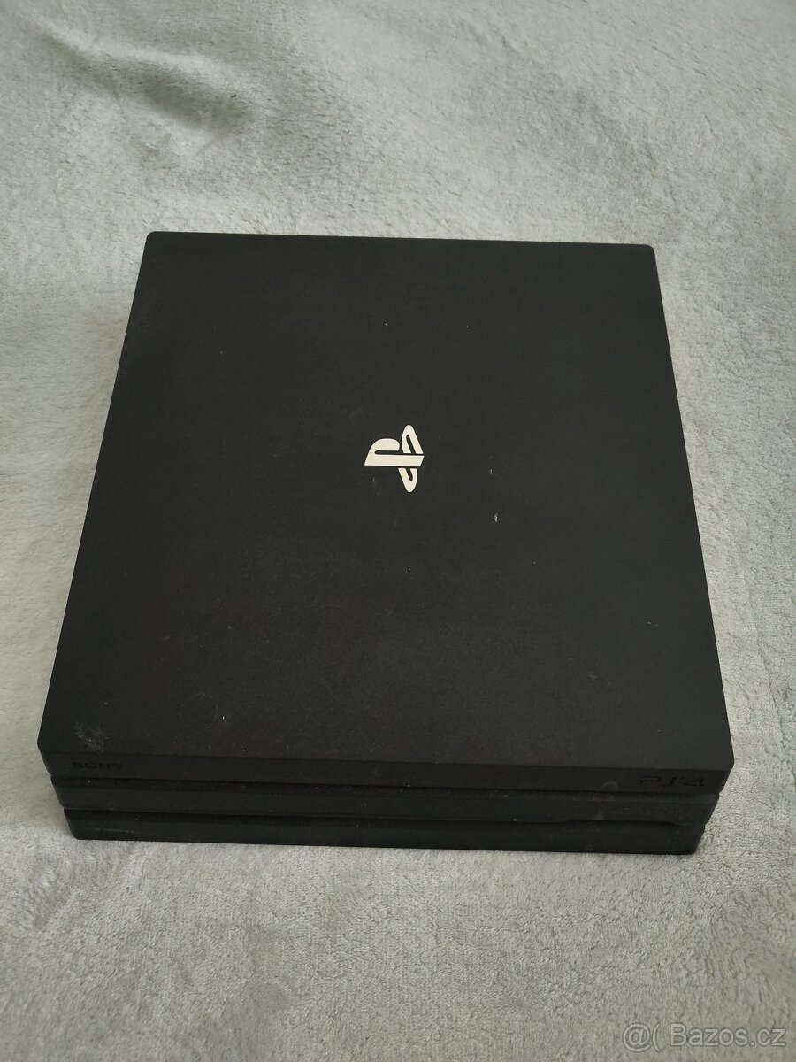 PlayStation 4 Pro 1TB + Assassin's Creed - 3