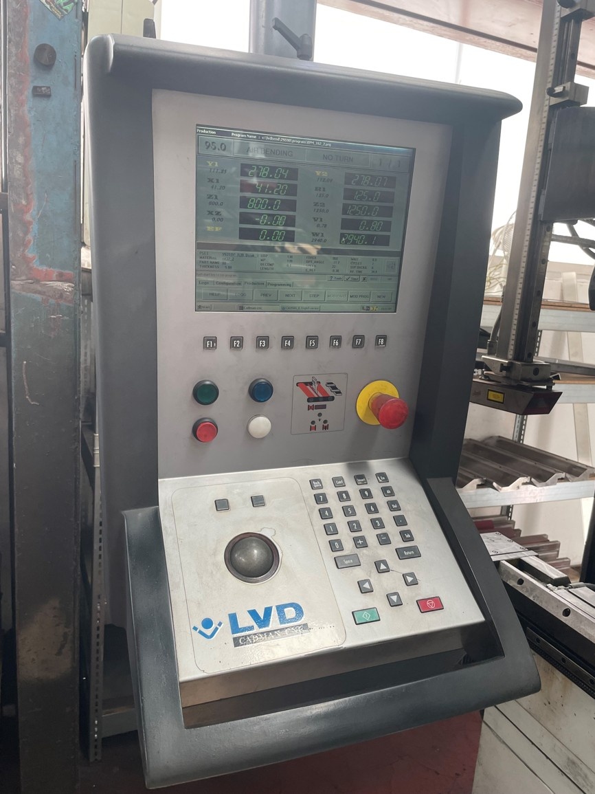 CNC ohraňovací lis LVD PPEB 135/30 - 3