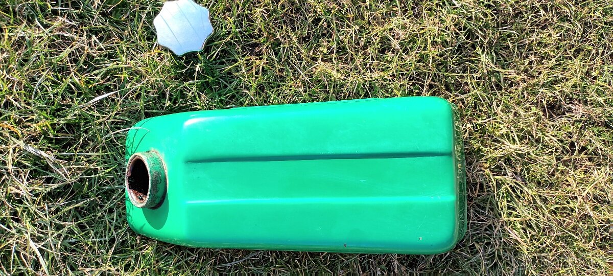 Babetta 210 - pěkná zelená nádrž - 3