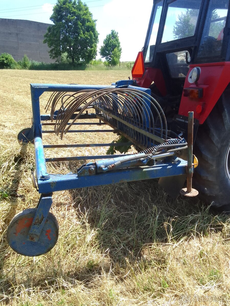 Pohrabáč , seno , traktor , obracák sena - 3