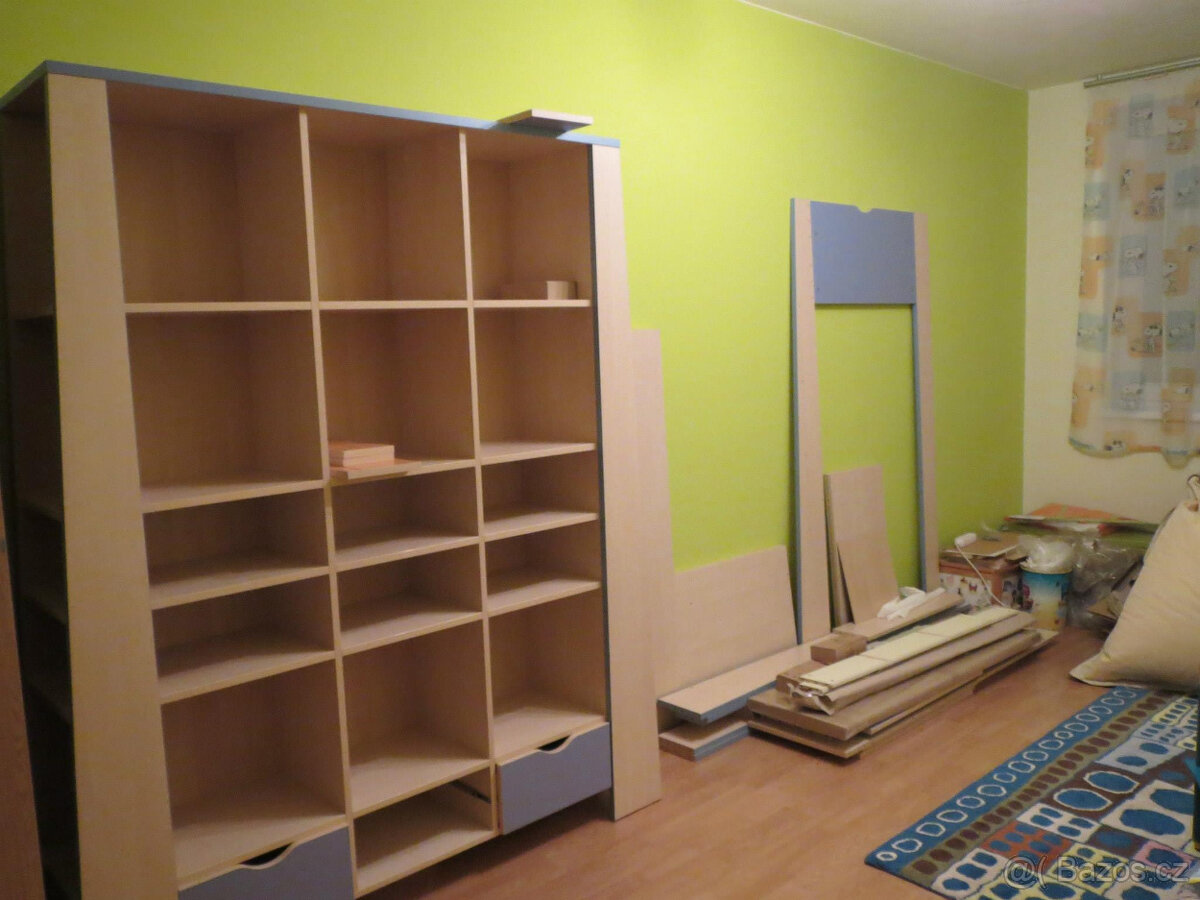 souprava do dětského pokoje s patrovou postelí a knihovnou - 3