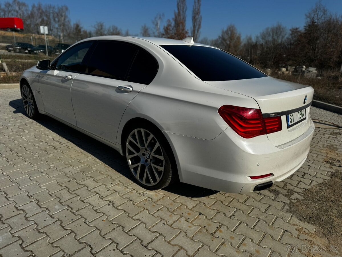 BMW 750Li V8 4.4 - 3