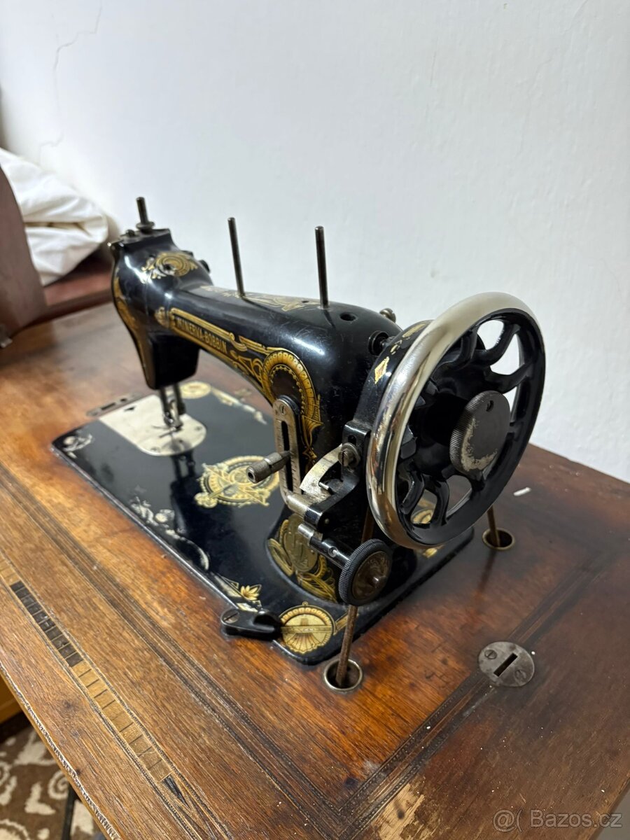 Starý šicí stroj - 3