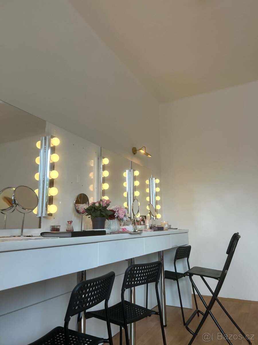 Vizážistický stůl - 3