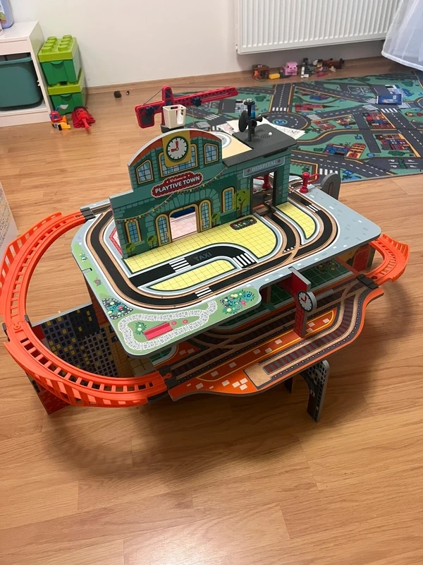 Dřevěná vlaková stanice s jeřábem - Playtive - 3