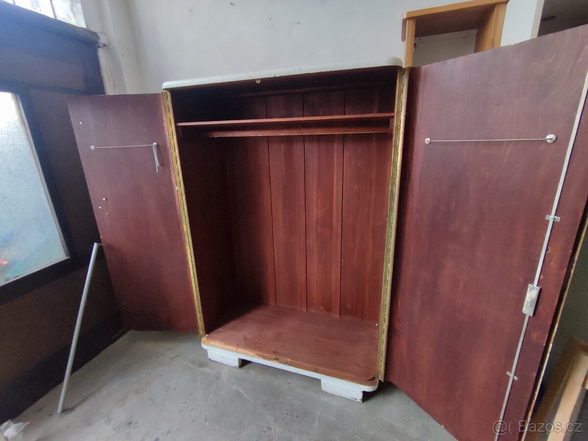 Stará dřevěná skrin - 3