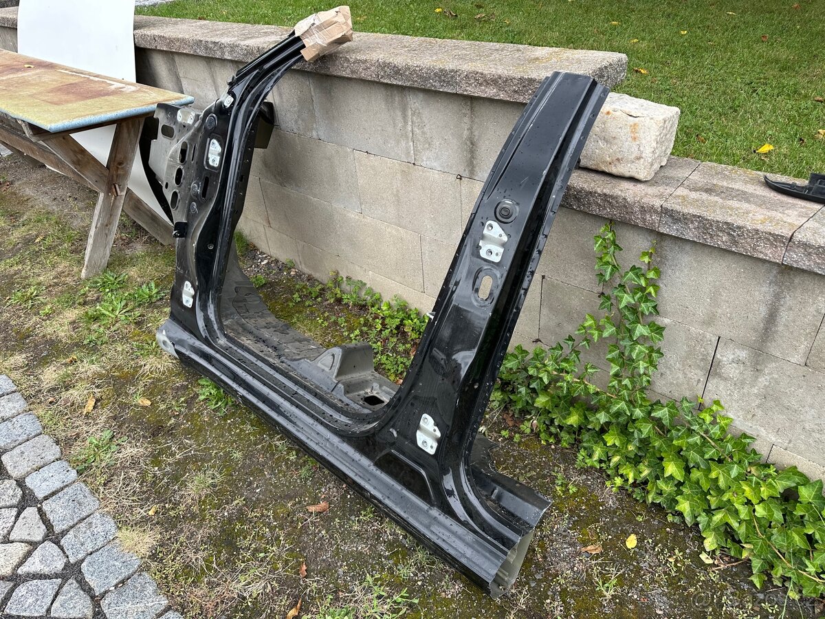 Dodge RAM 1500 - sloupek - 3