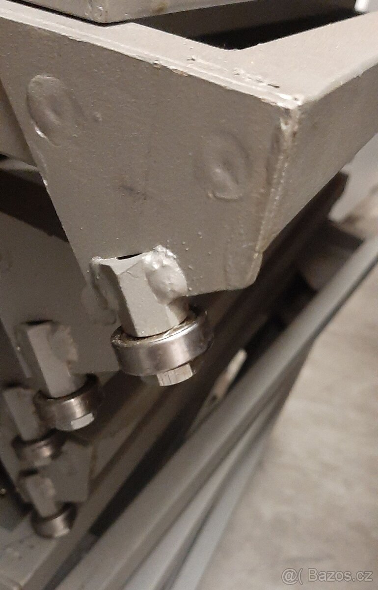 Kovový stojan na vzorky - 3