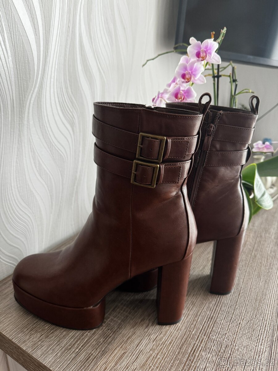 Tmavě hnědé boty na platformě - vel. 41 - 3