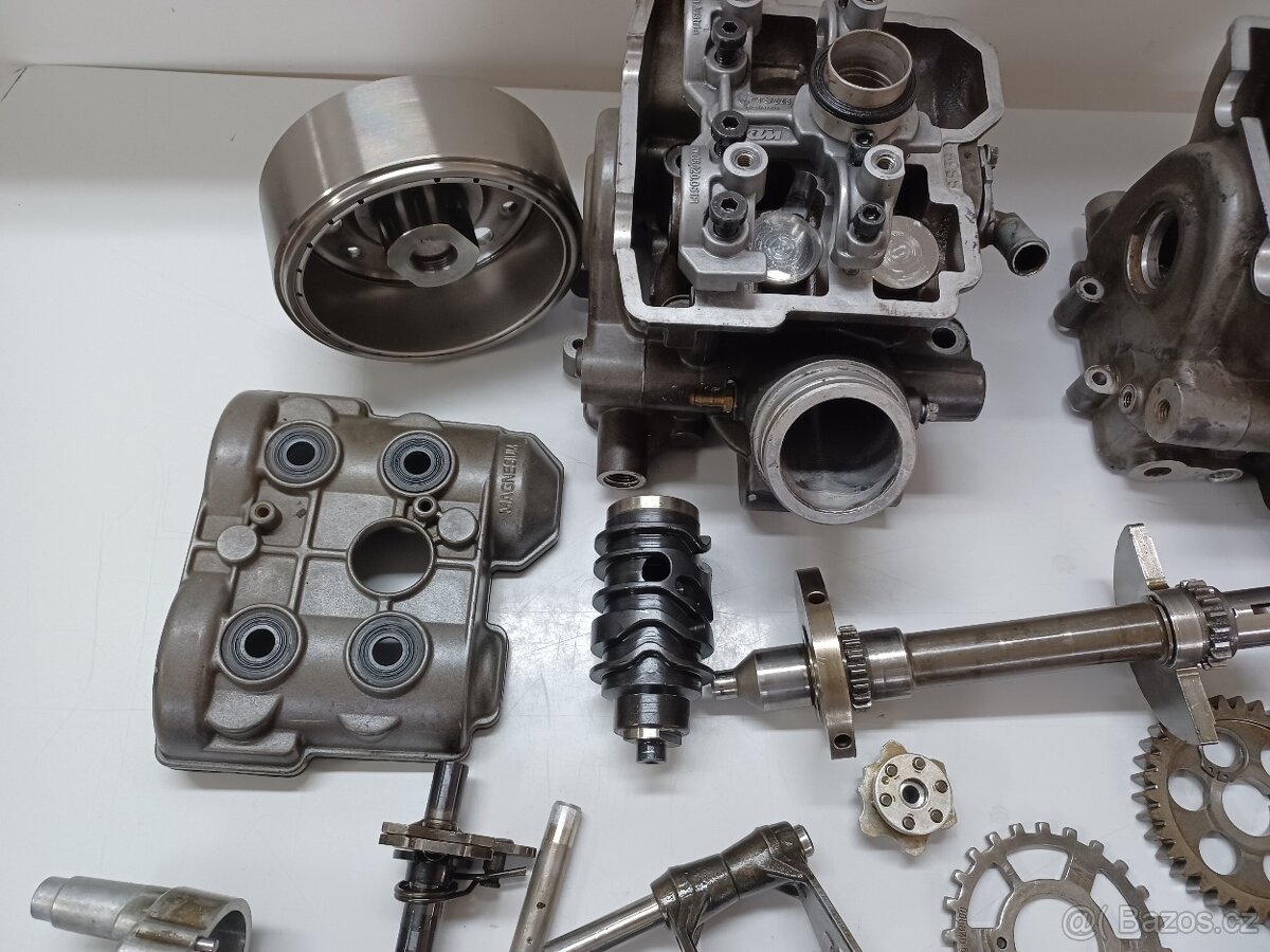 KTM LC8 950 - MOTOR NA DÍLY