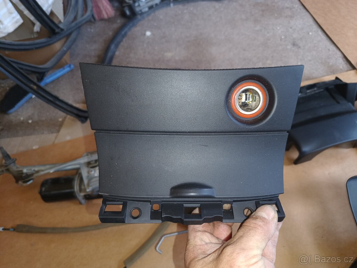 MAZDA 3 1.4 16v r.2007 / díly - 3