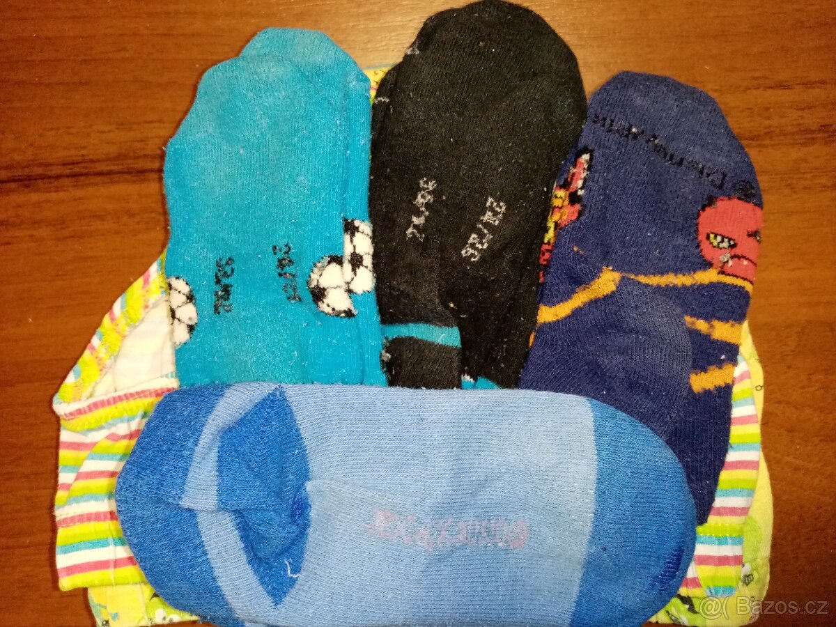 Různé sady slipů + ponožky + punčocháče - 3