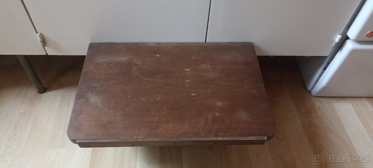 Polička z období 1.republiky - 3