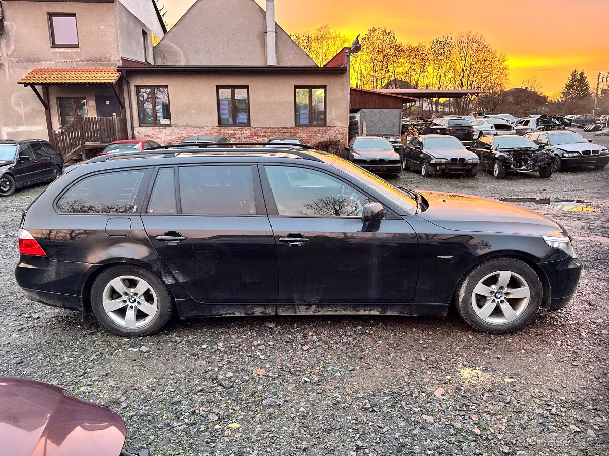 BMW E61 525i N52B25 Saphireschwarz / nahradni dily - 3
