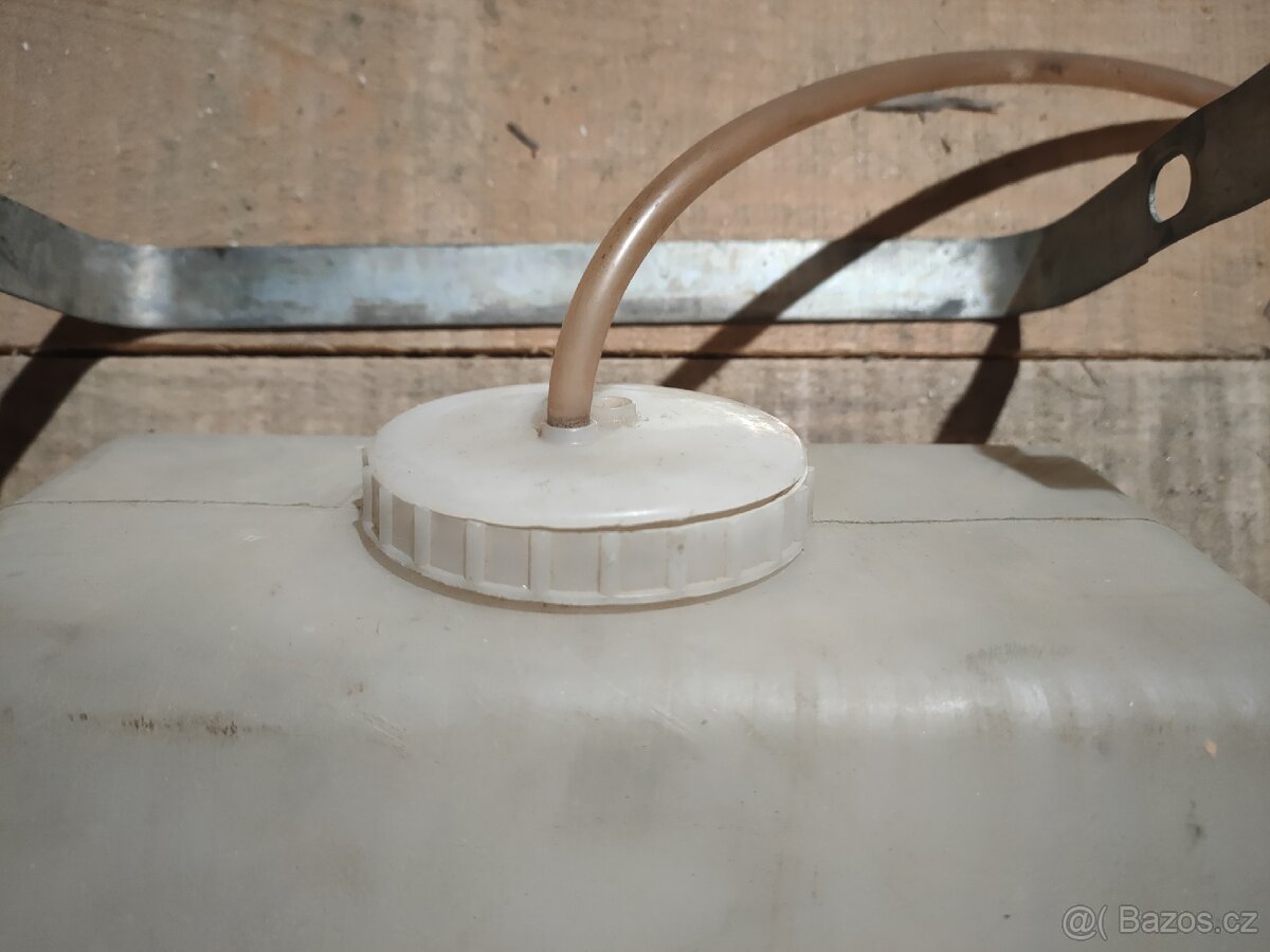 Škoda 120 nádobka ostřikovačů - 3