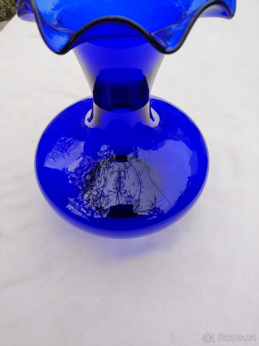 Modrá skleněná baňatá váza - 3