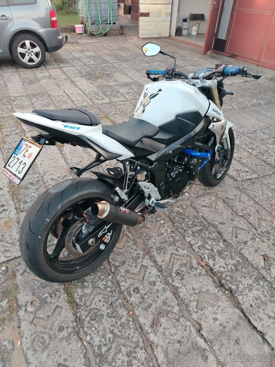 Suzuki gsr 750 - 3
