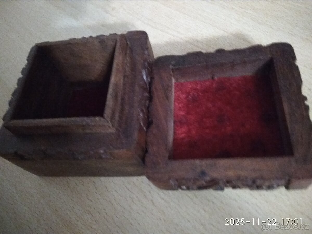 Starožitná dřevěná, vyřezávaná krabička, 70. léta - 3