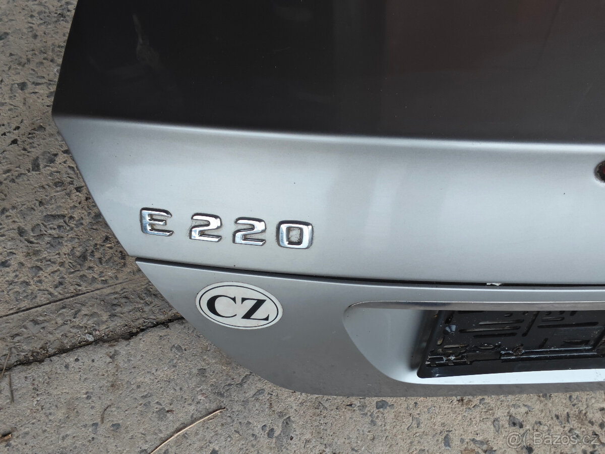 Prodám víko kufru na Mercedes E220 - 3