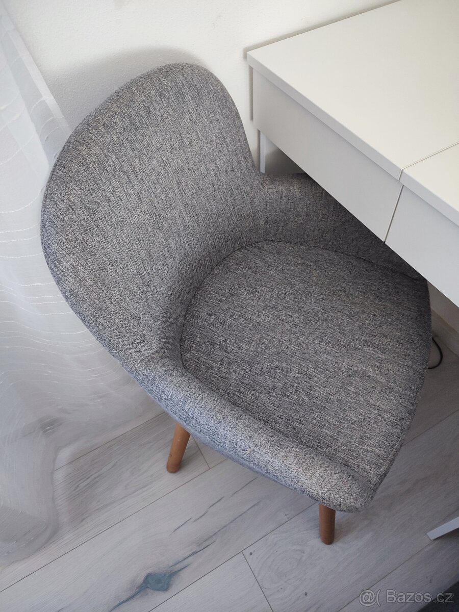 Kosmetický stolek IKEA a křesílko - 3