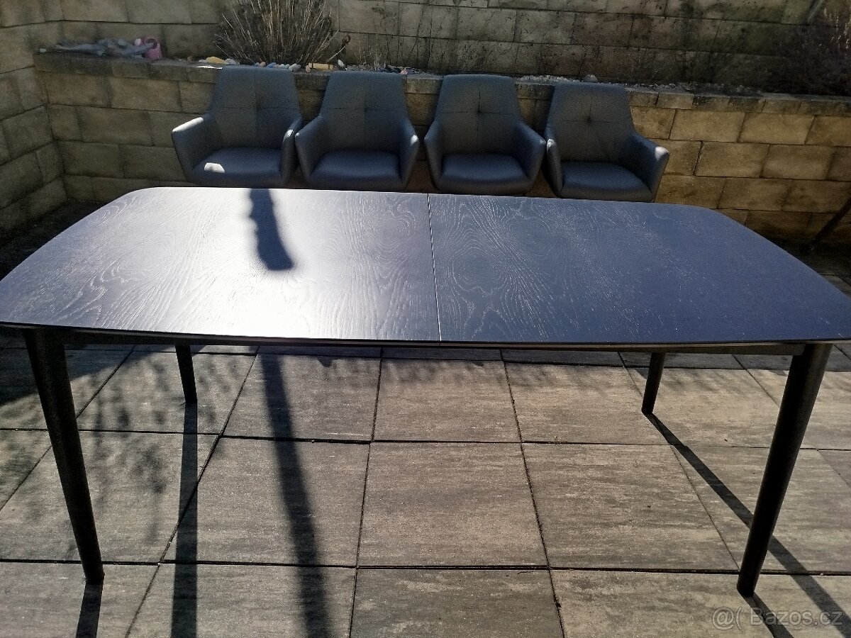 Stůl a židle - 3