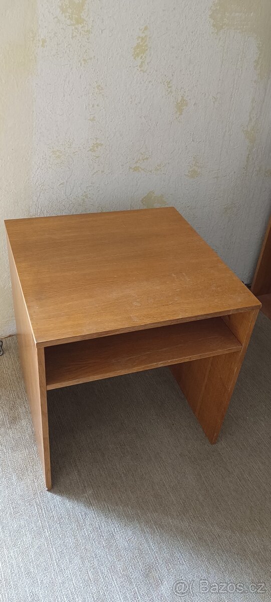 Stolek - 3