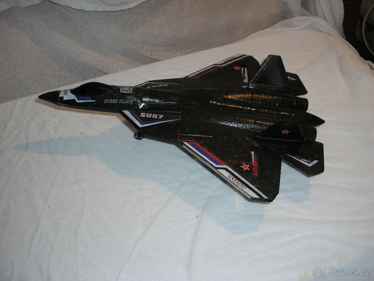 Dálkově ovládané letadlo SU-57 - 3