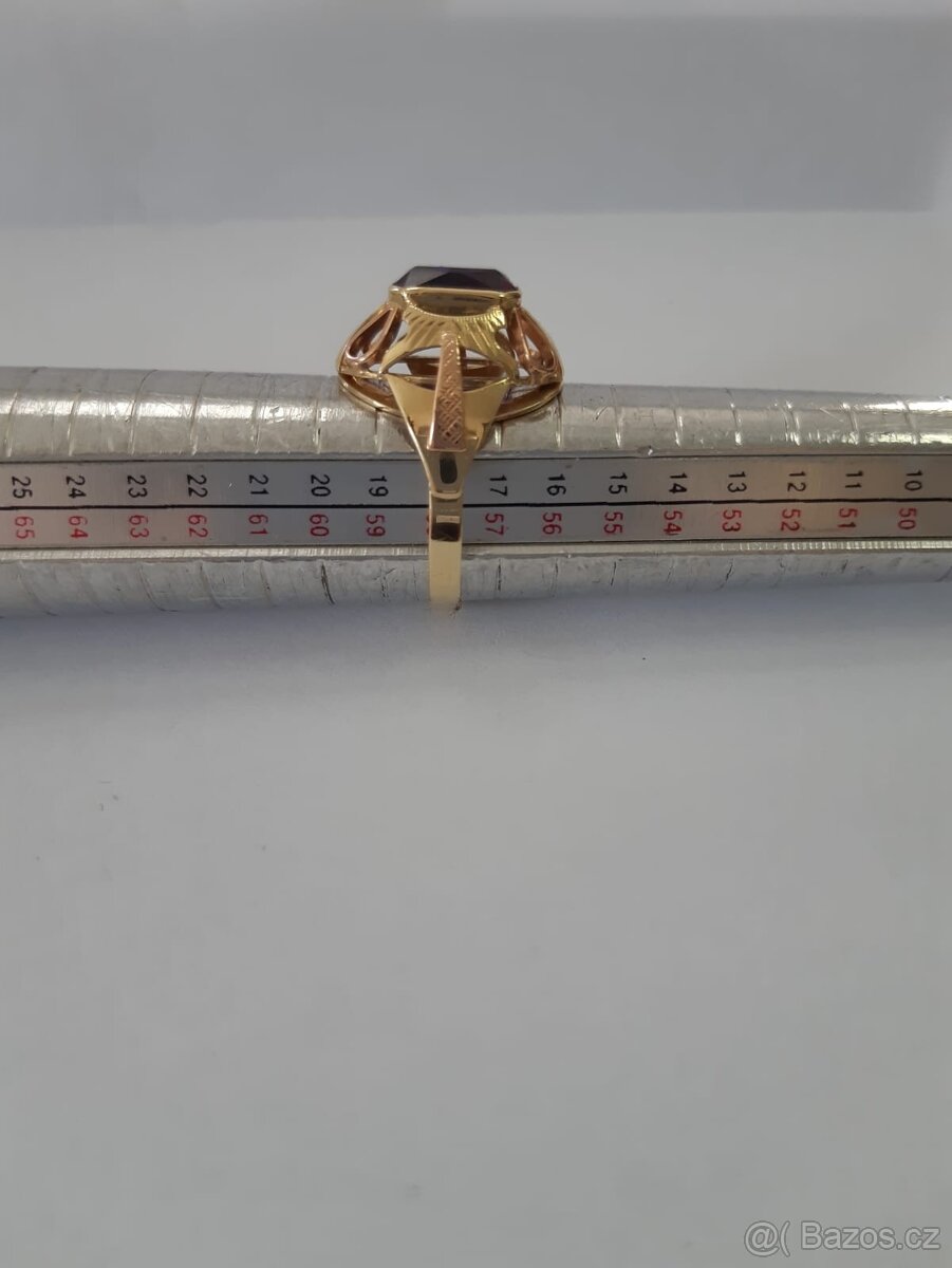 Zlatý dámský prsten s fialovým kamenem - 3