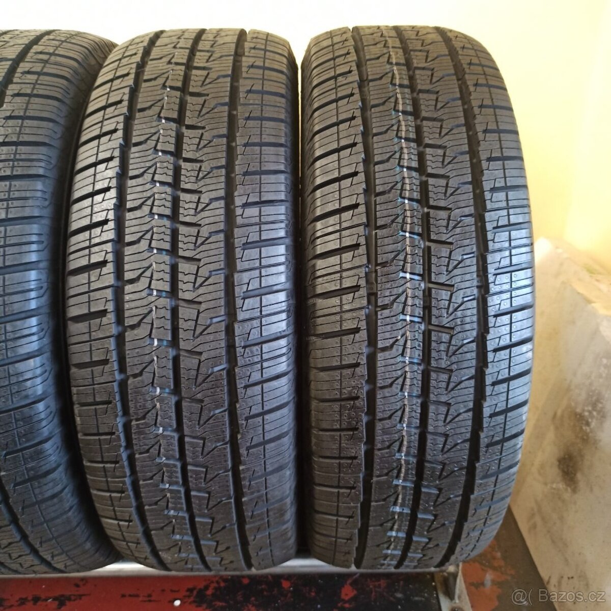 Continental 215/65 R16C 109/107T 8,5mm - 3