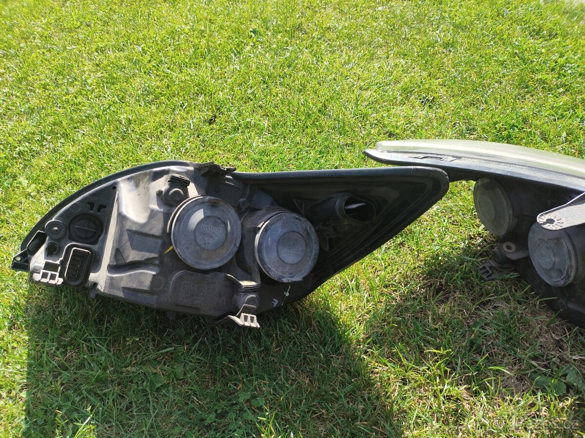 Prodám přední světla Ford Focus Mk2-na nahradni dily - 3